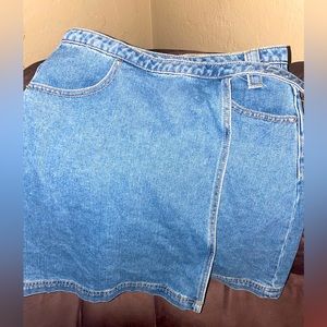 BDG Urban Outfitters Denim mini Skirt With Belt No pockets 90s style
